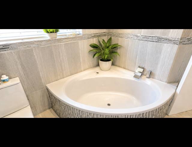 2 BEDROOM TOWNHOUSE FOR SALE IN DIE HOEWES